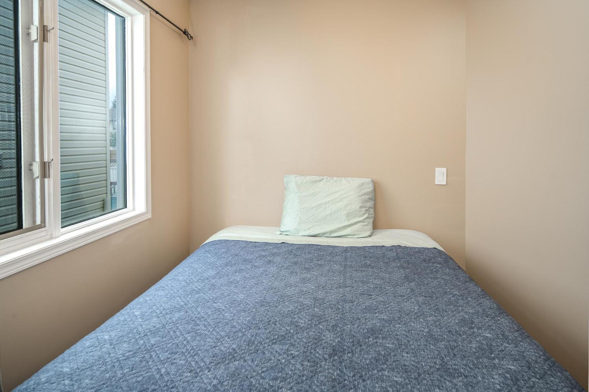 Airport 4br2ba Double Garage Pet Friendly Apartment *